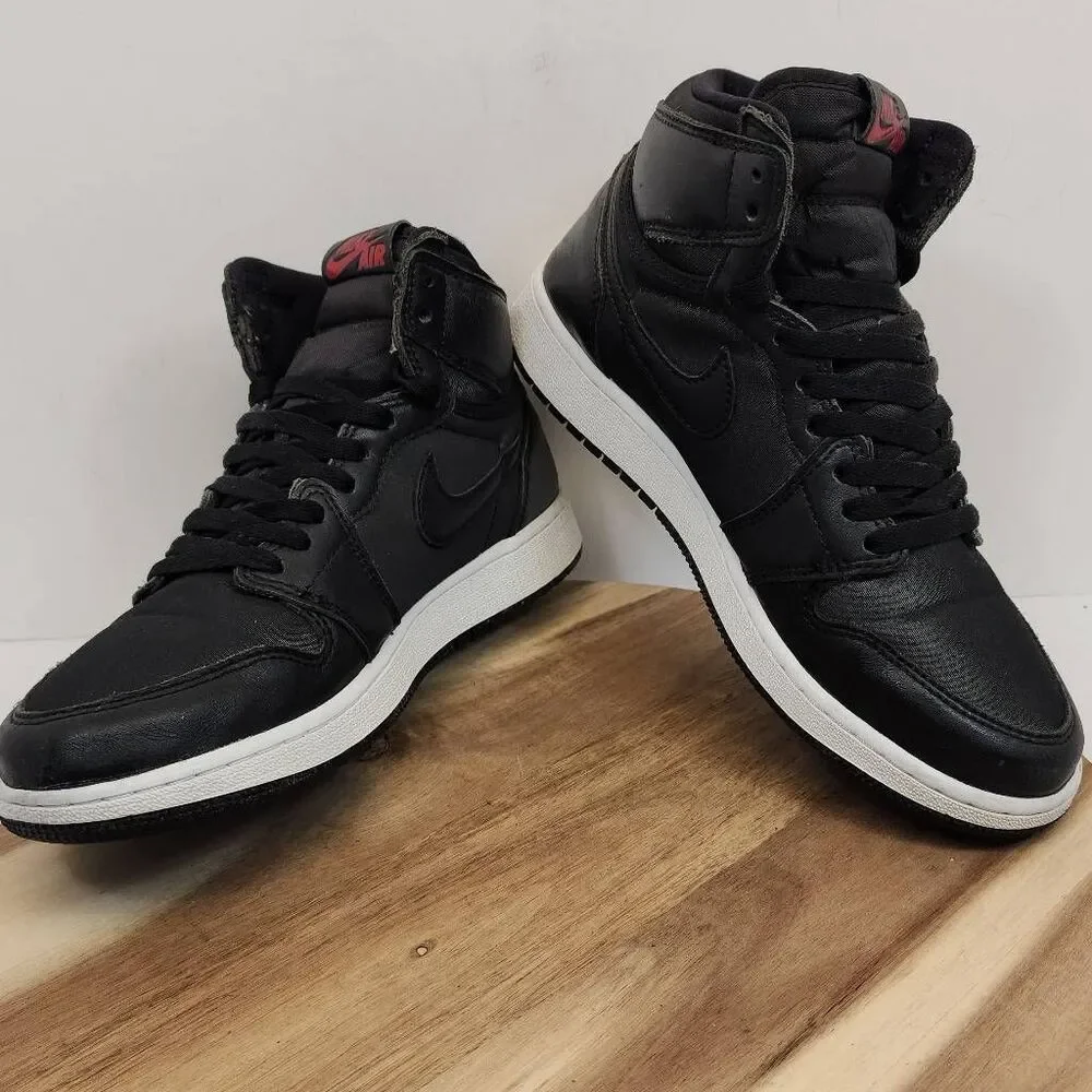 Nike Air Jordan 1 Retro High OG  Size 7 y Black